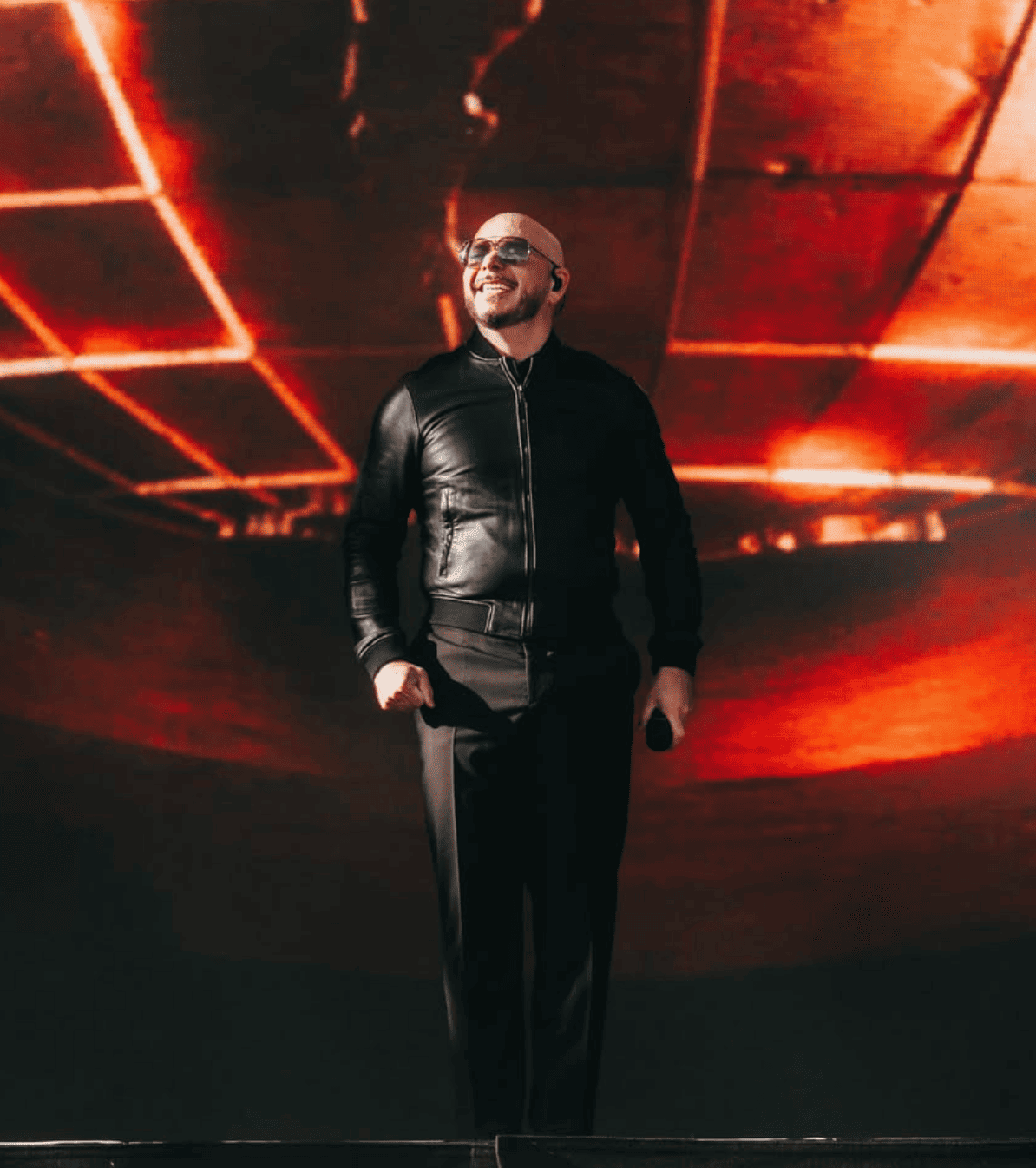 Pitbull rompió un récord Guinness con miles de dobles